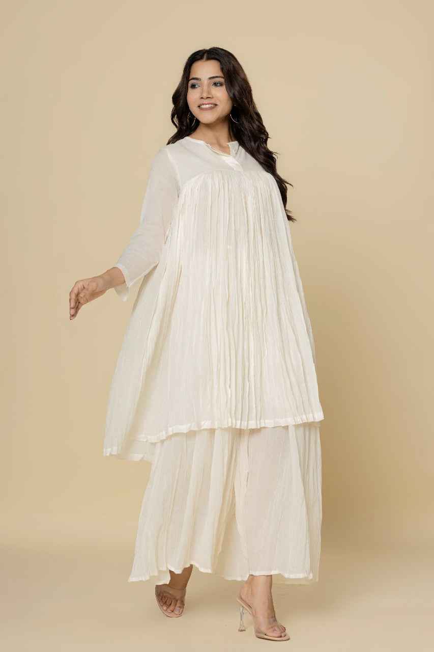 (Set of 2) Naksh White Mulmul Gathered Kurta And Sharara