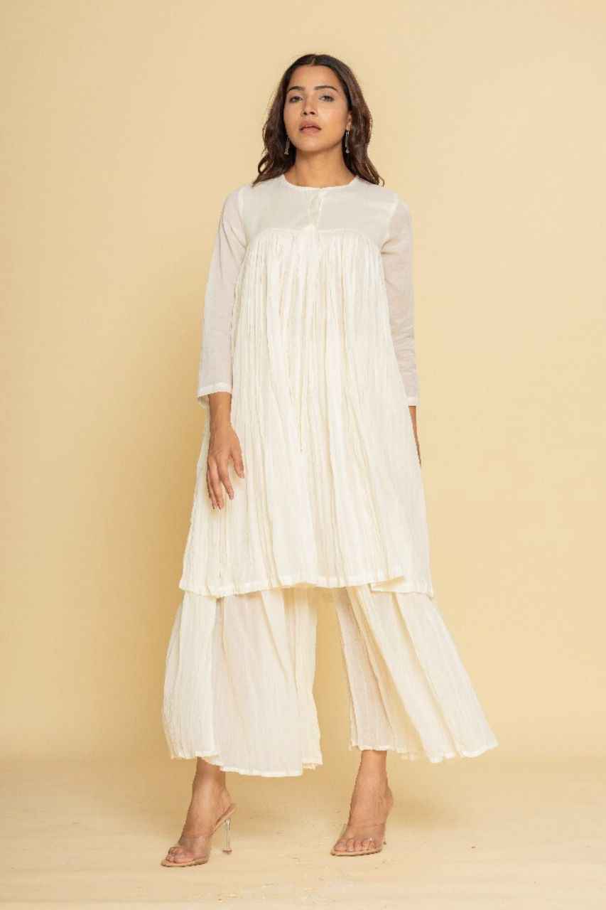 (Set of 2) Naksh White Mulmul Gathered Kurta And Sharara