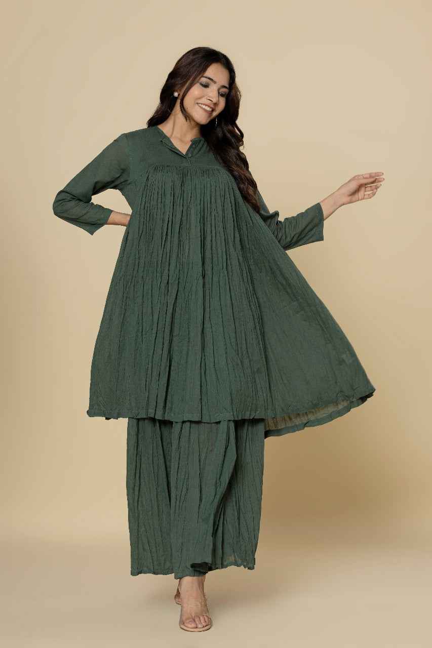 (Set of 2) Naksh Green Mulmul Gathered Kurta And Sharara