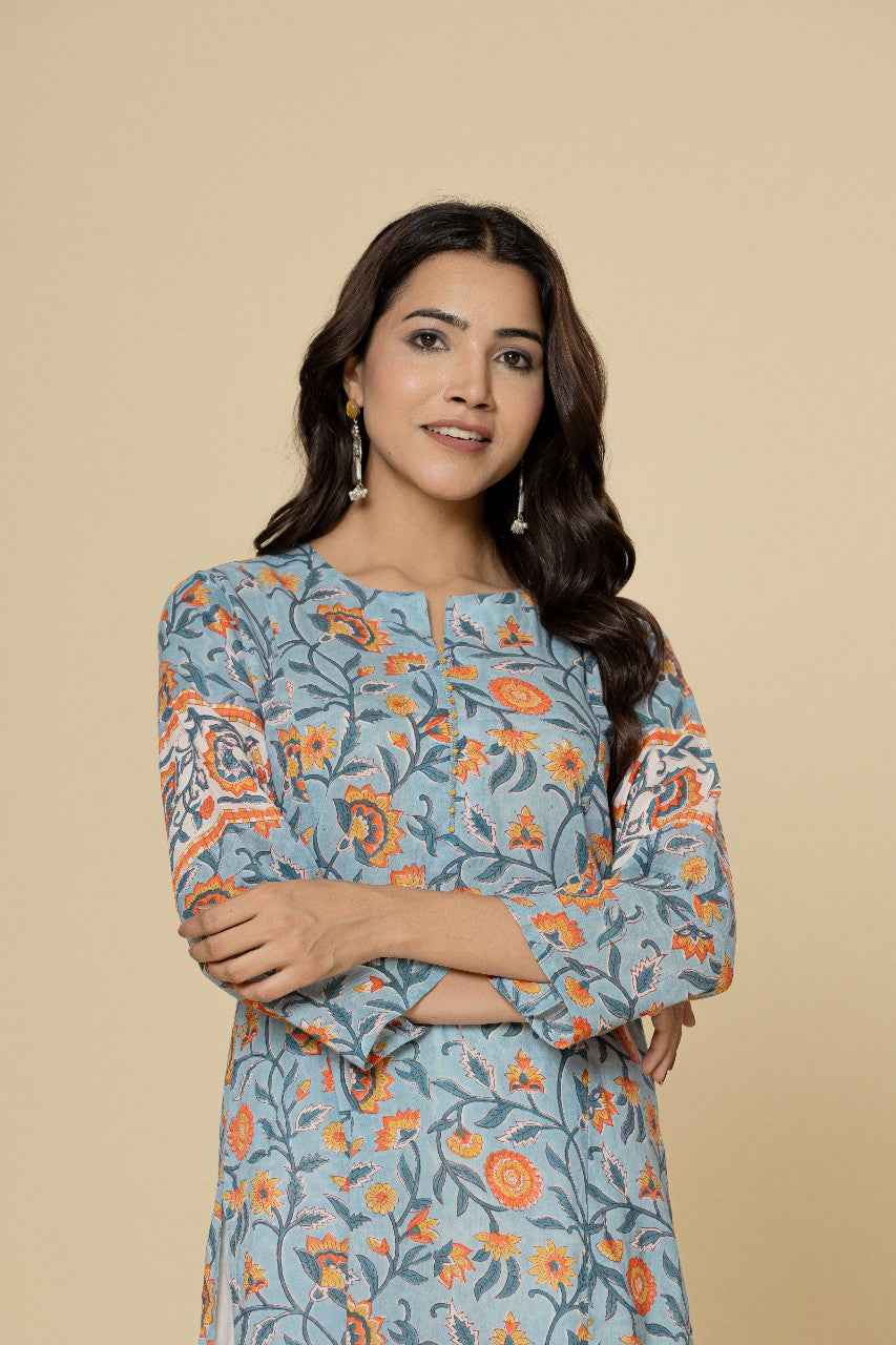 Naksh Blue Floral Printed Straight Kurta