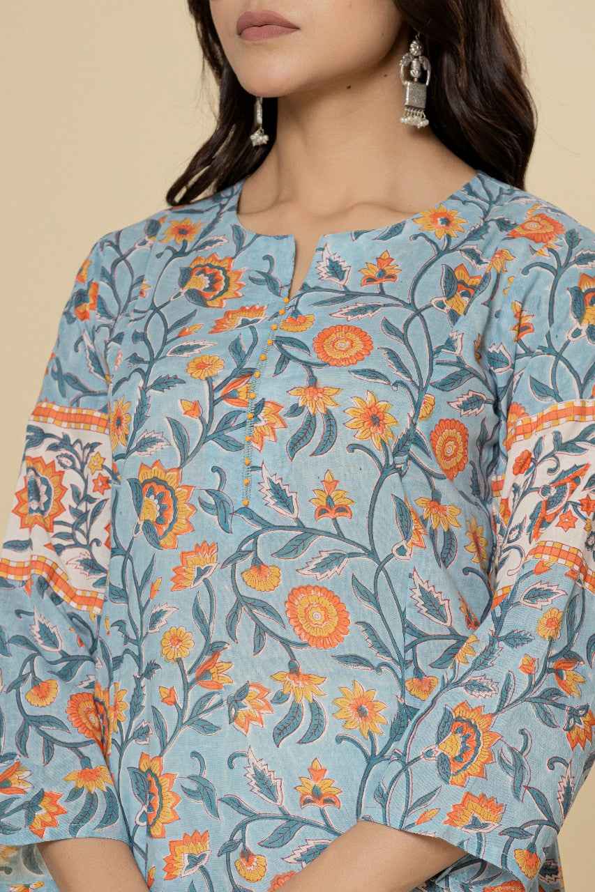 Naksh Blue Floral Printed Straight Kurta