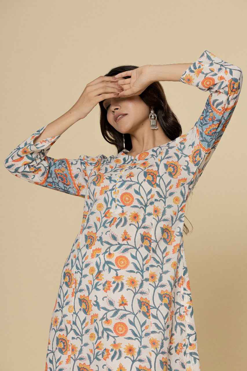 Naksh White Floral Printed Straight Kurta