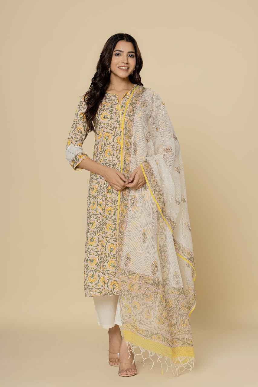 (Set of 2) Naksh Floral Straight Kurta And Dupatta