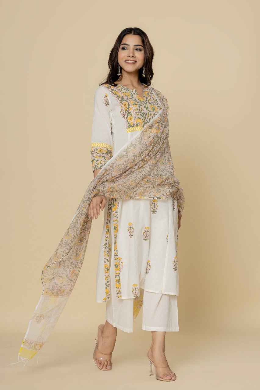 (Set of 2) Naksh Off-White Straight Kurta And Dupatta