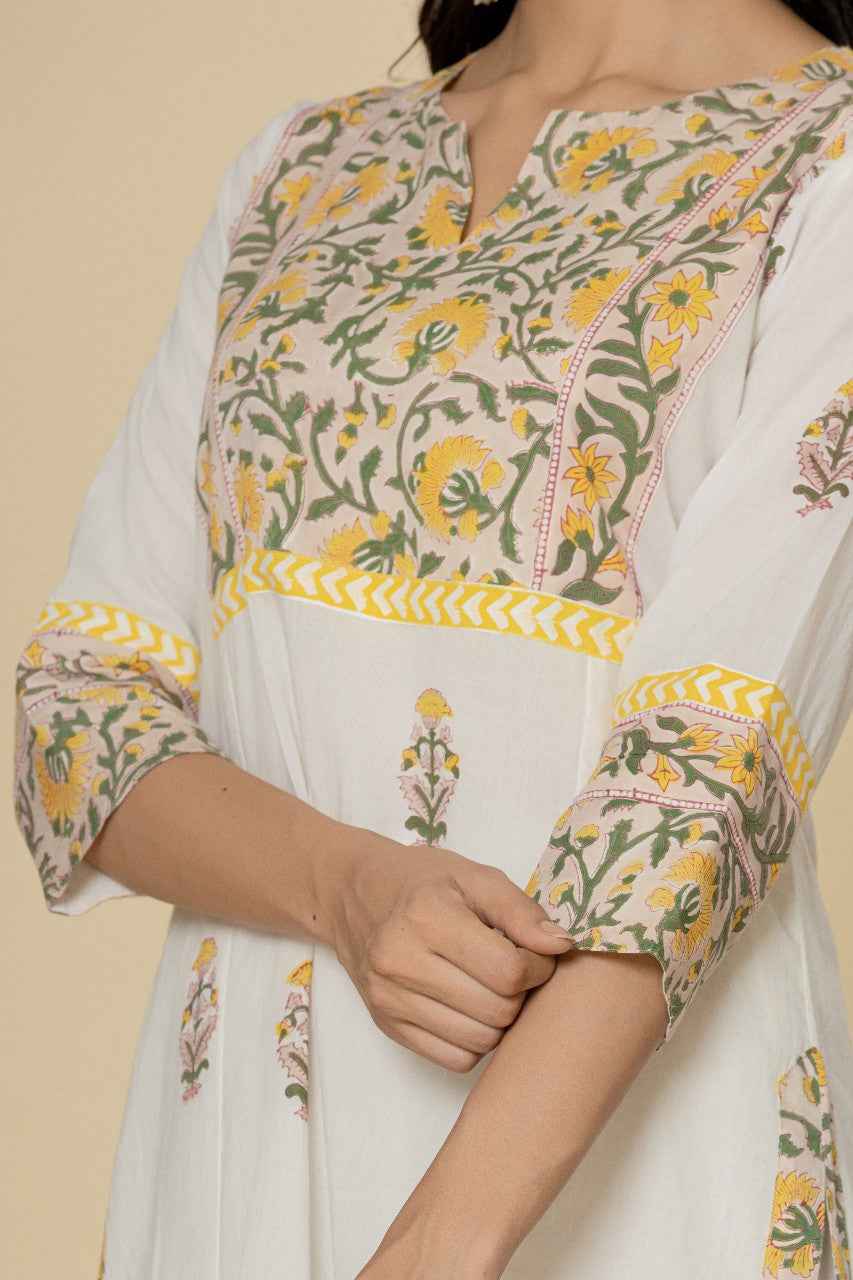 (Set of 2) Naksh Off-White Straight Kurta And Dupatta