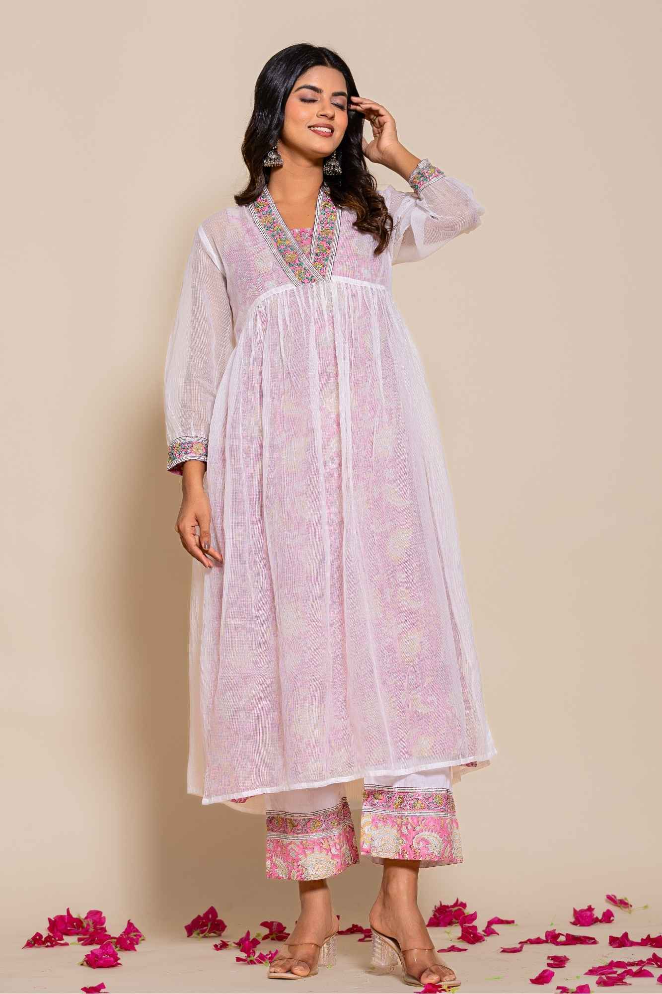 (Set of 2) Naksh White Kota Doriya Kurta With Printed Inner And Pants