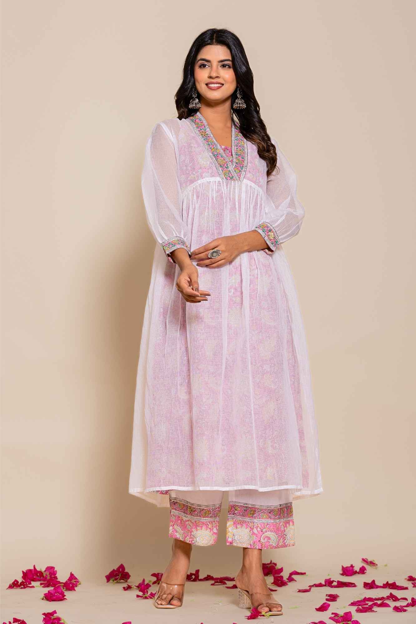 (Set of 2) Naksh White Kota Doriya Kurta With Printed Inner And Pants