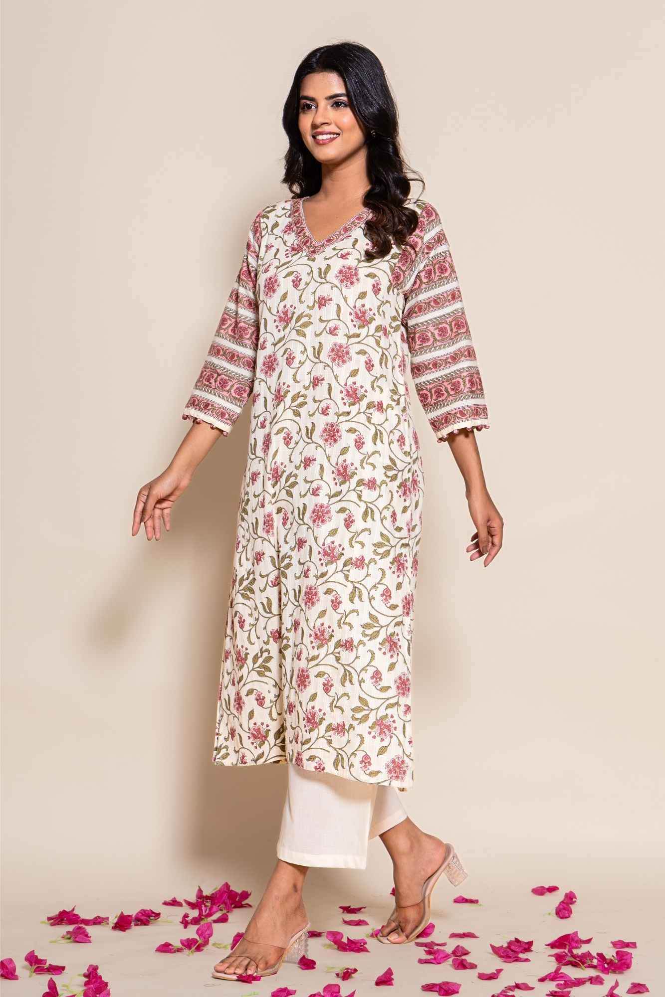 Naksh Ivory Floral Printed Straight Kurta