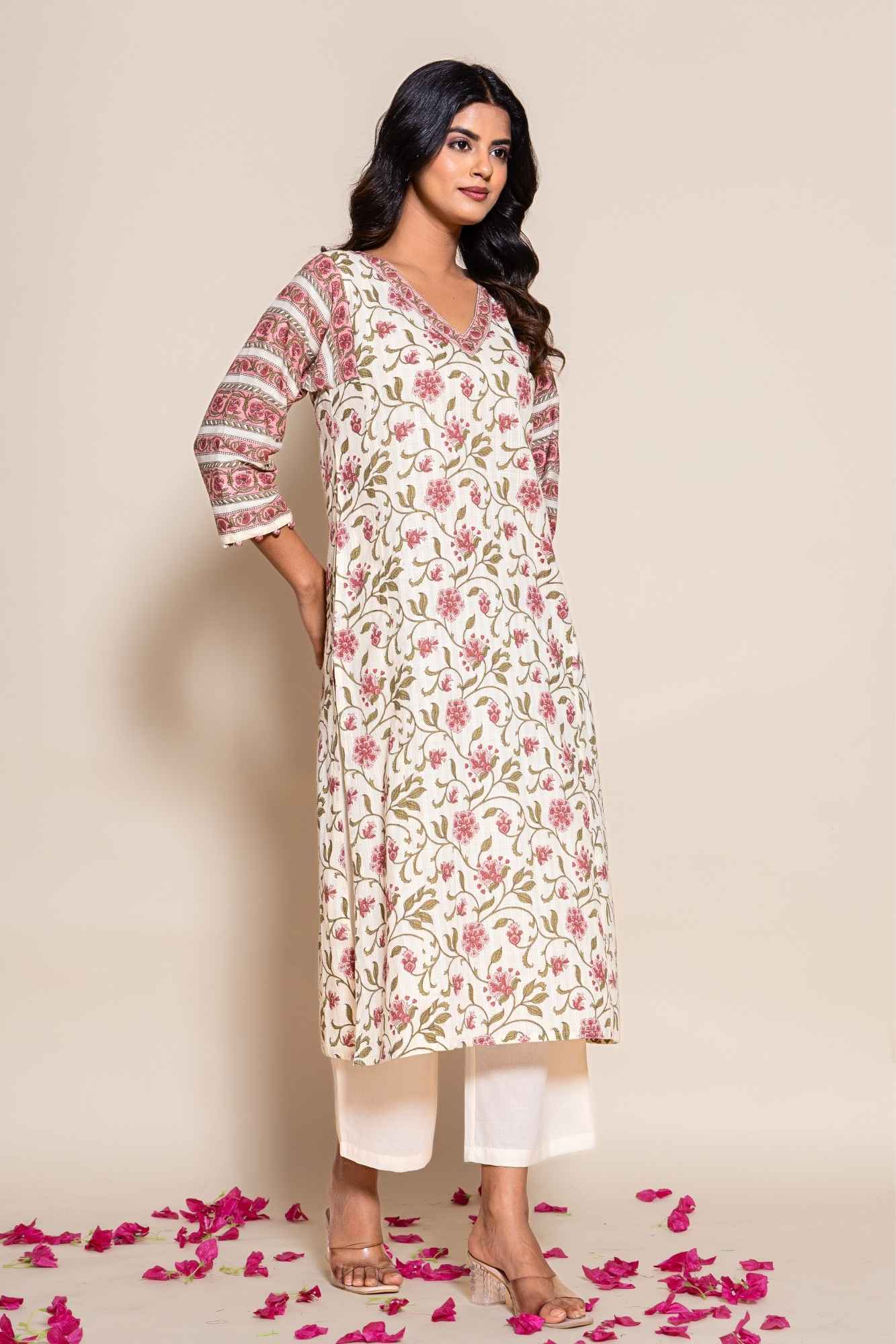 Naksh Ivory Floral Printed Straight Kurta