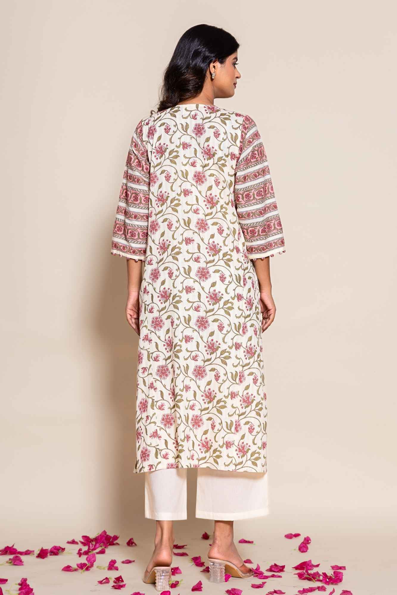 Naksh Ivory Floral Printed Straight Kurta