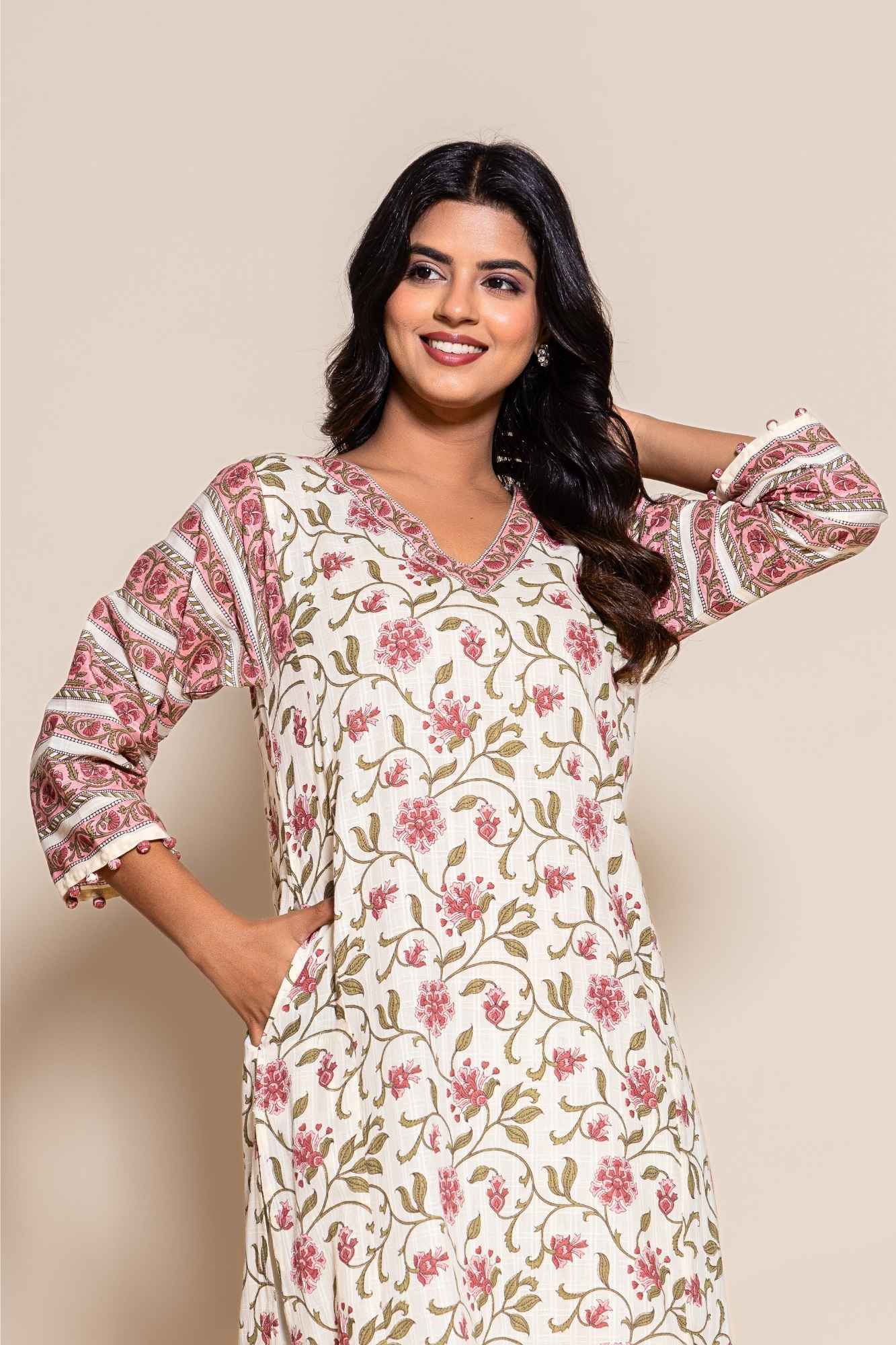 Naksh Ivory Floral Printed Straight Kurta