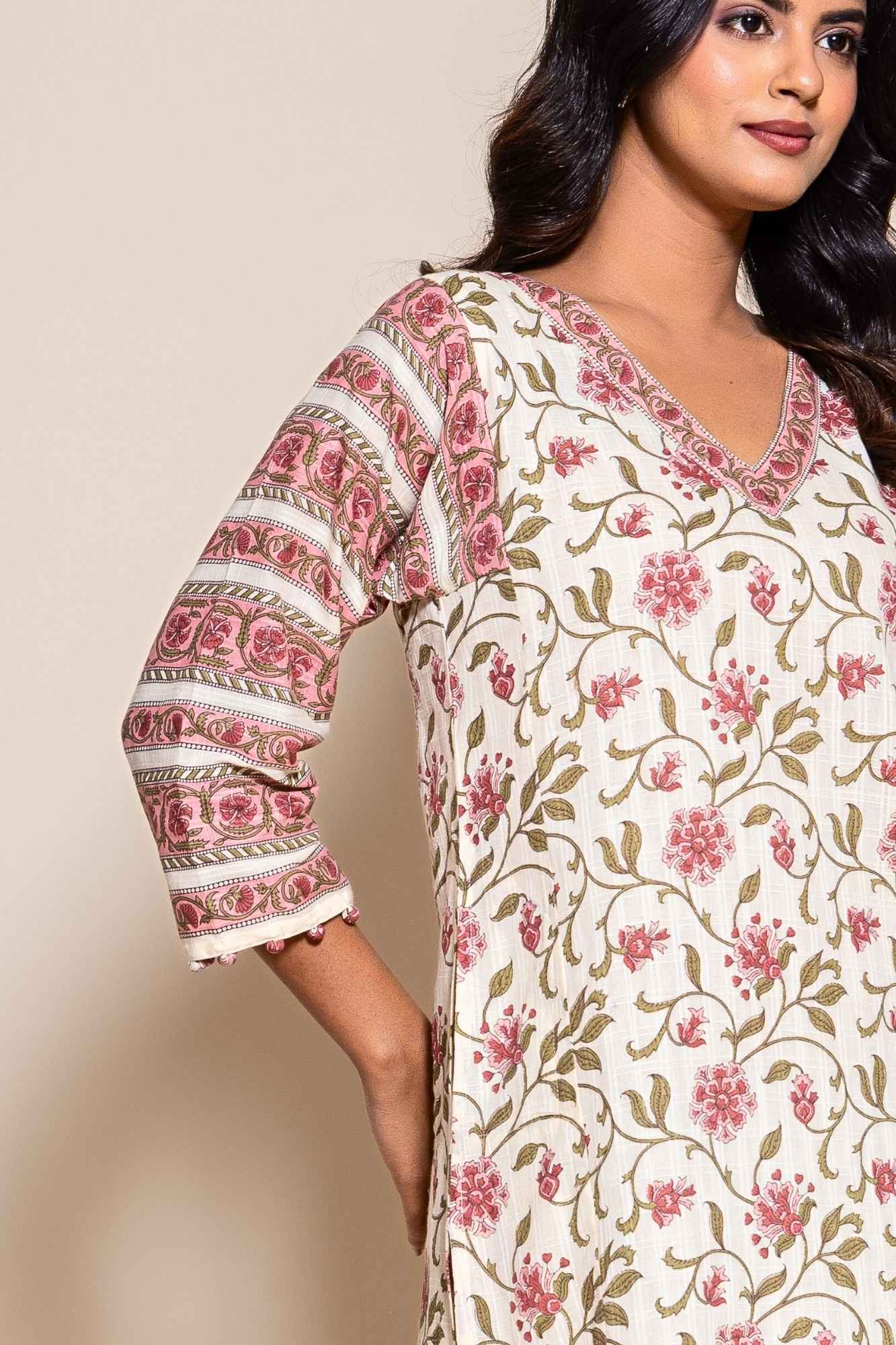 Naksh Ivory Floral Printed Straight Kurta