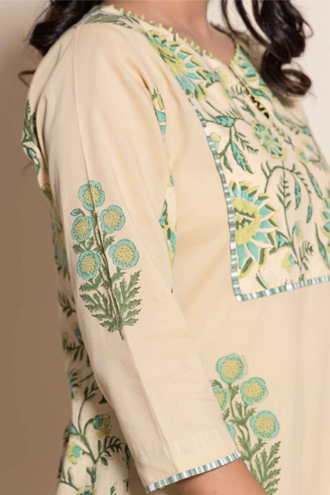 (Set of 2) Naksh Beige Cotton Dual Print Straight Kurta And Pants