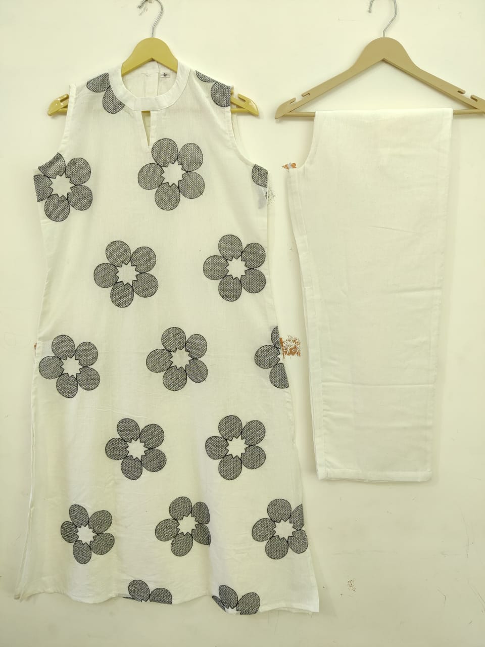 Tritiyaa Cotton Flex Kurti Palazzo Set with Thread Work Detailing | Elegant Ethnic Wear for Women